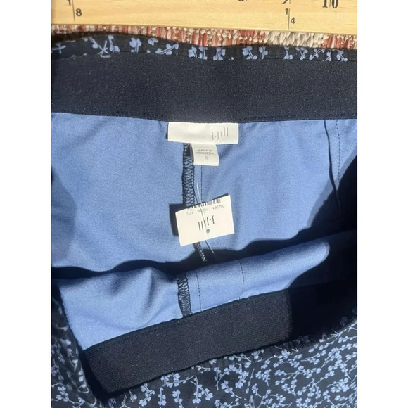 New with Tag J.Jill Pull on Blue Floral Pants Size 6 - Picture 4 of 4